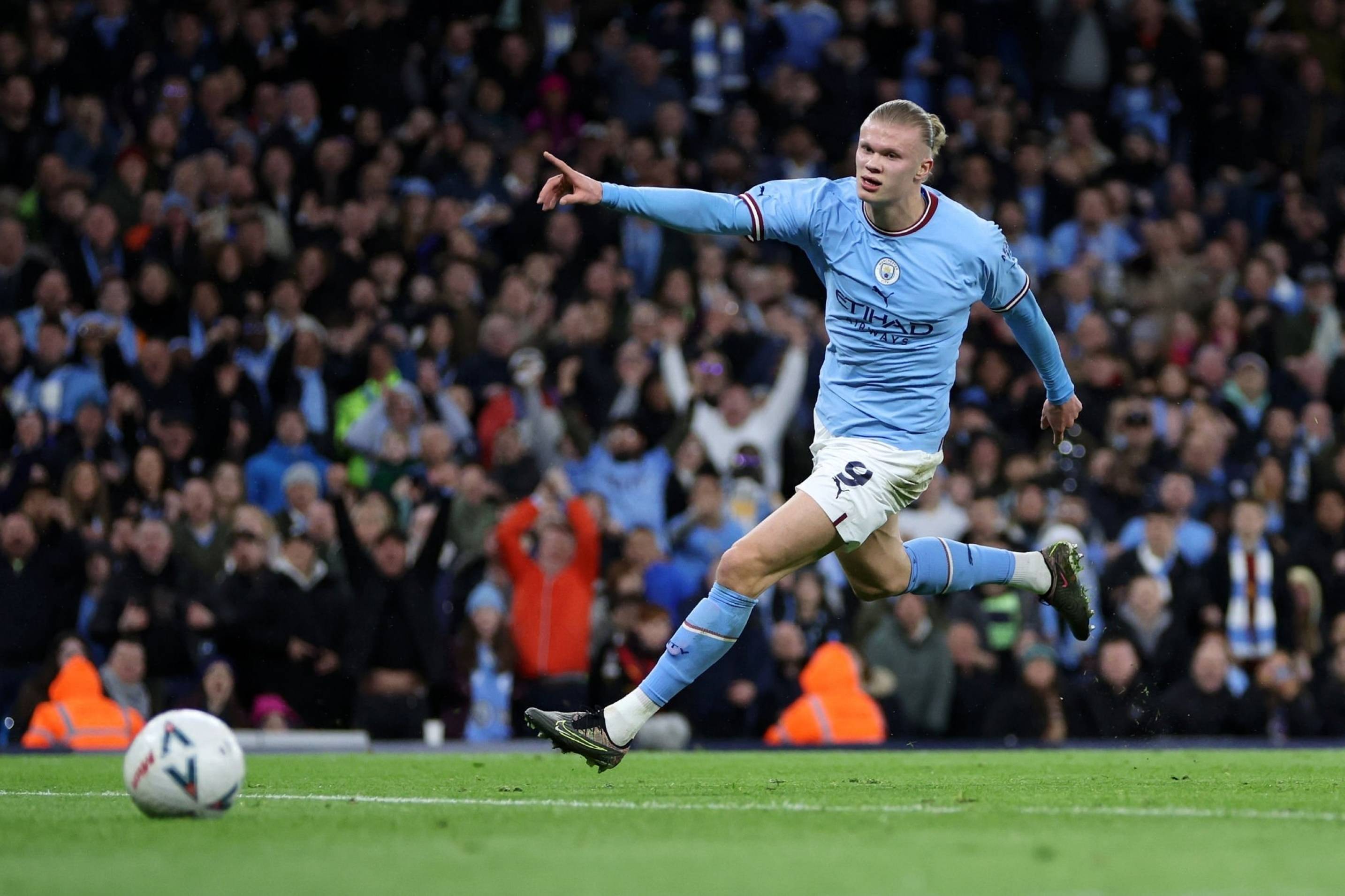  哈兰德是哪个球队的球员 